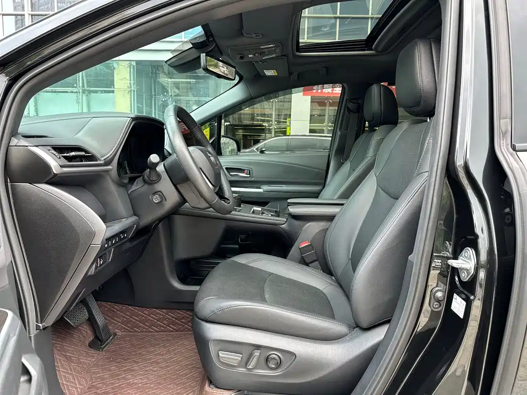 Toyota Granvia — фото 8