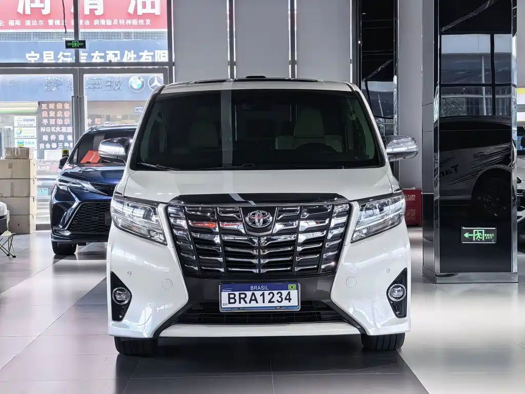 Toyota Alphard — фото 2