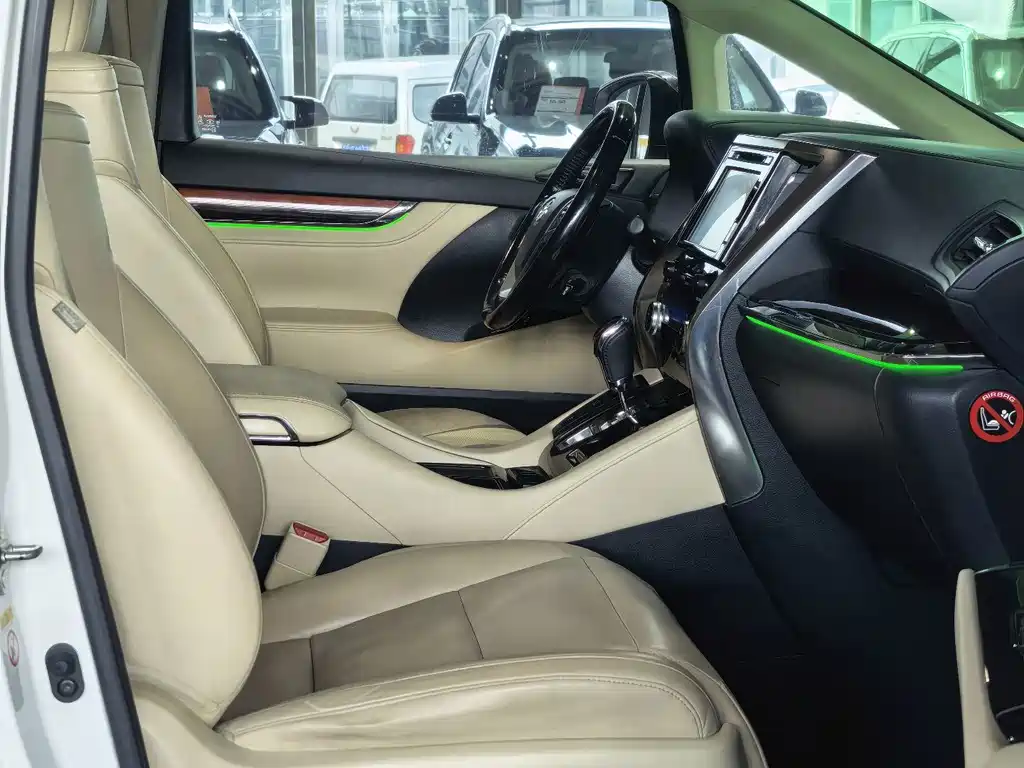Toyota Alphard — фото 6