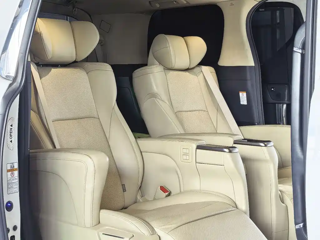 Toyota Alphard — фото 7