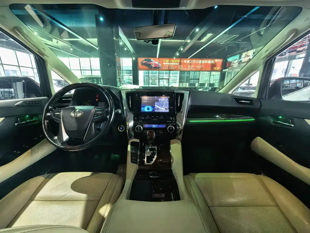 Toyota Alphard — фото 8