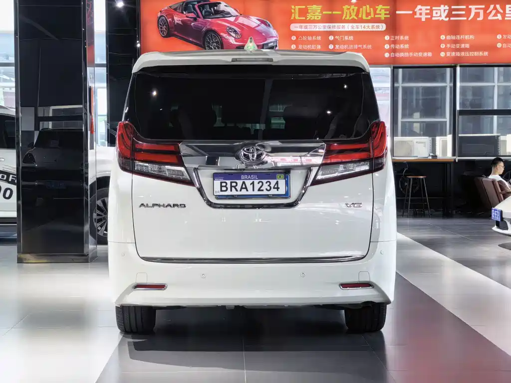 Toyota Alphard — фото 10