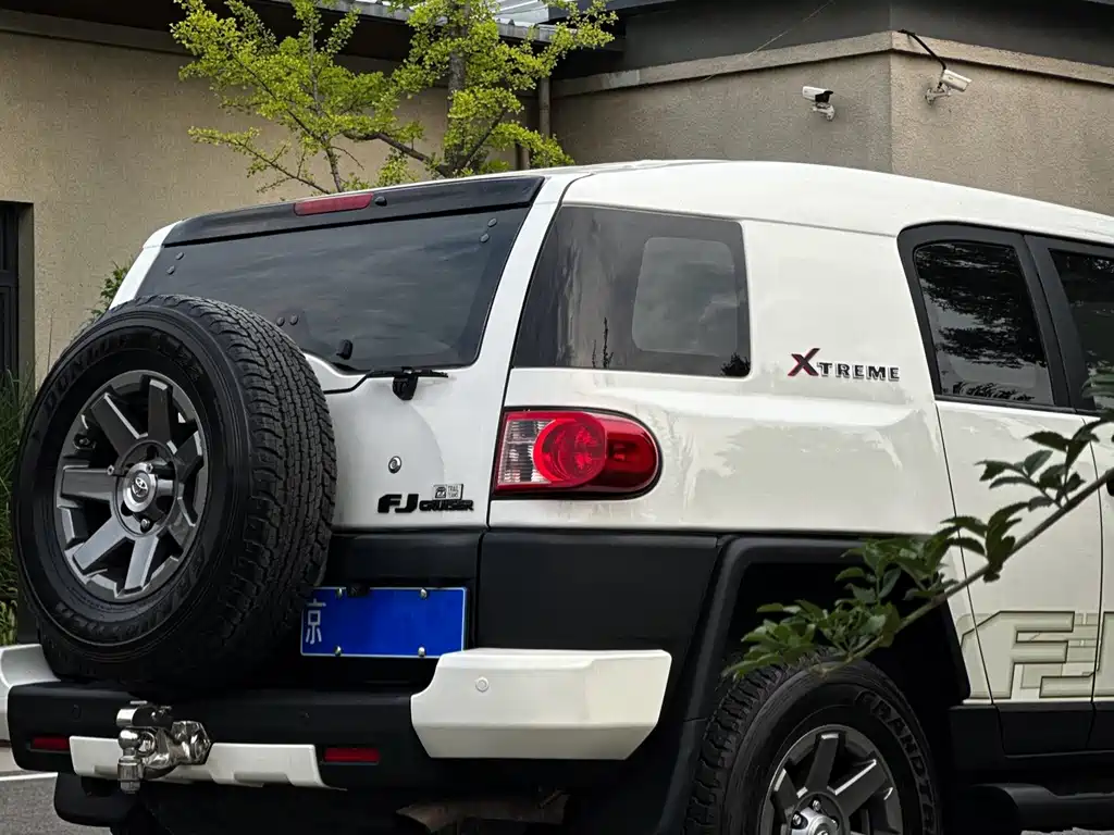 Toyota FJ Cruiser — фото 10