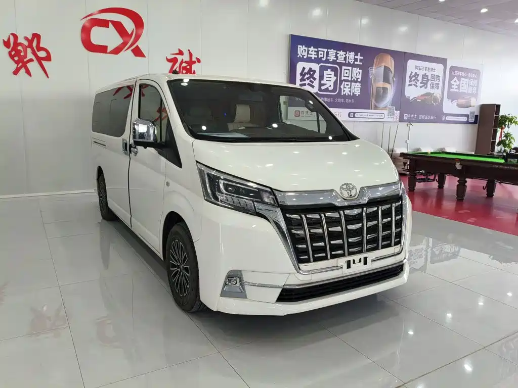 Toyota Hiace — фото 3