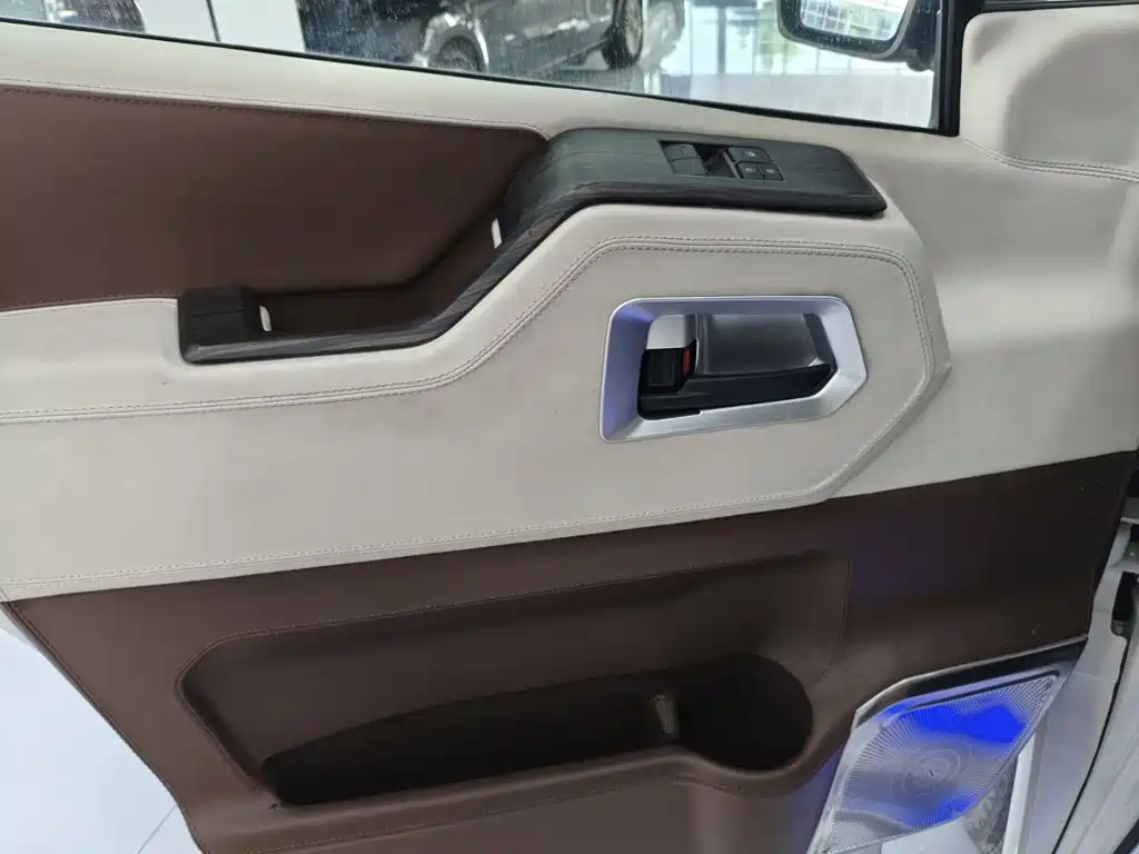 Toyota Hiace — фото 7