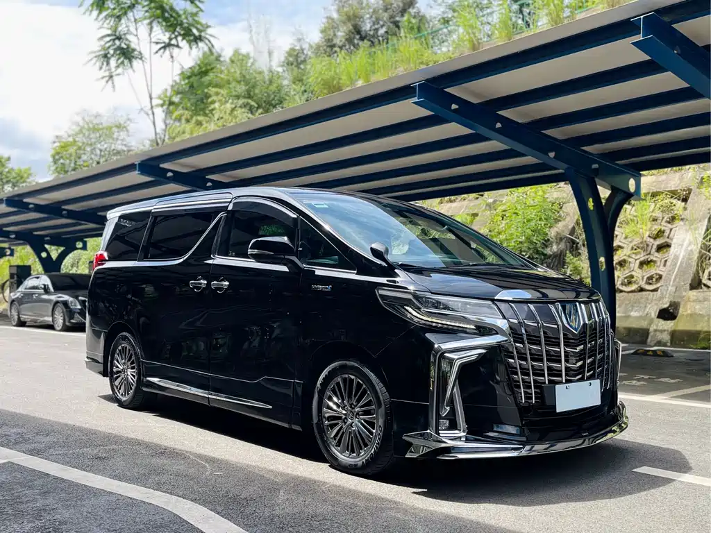 Toyota Alphard — фото 2