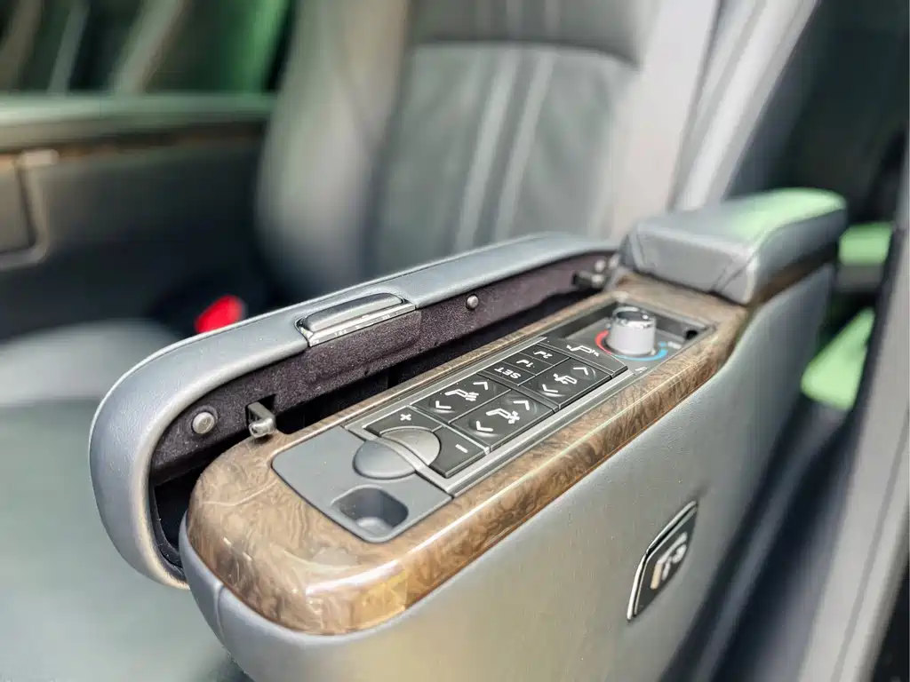 Toyota Alphard — фото 13