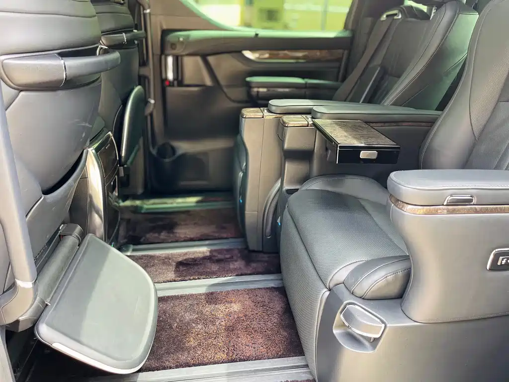 Toyota Alphard — фото 14
