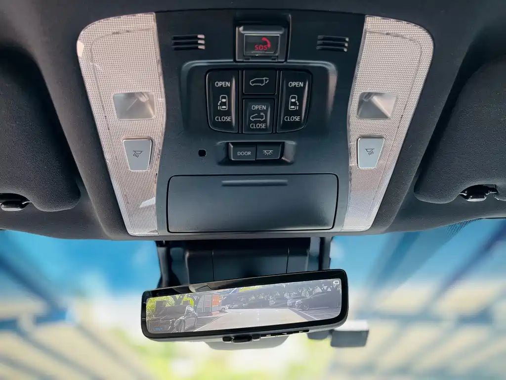 Toyota Alphard — фото 22