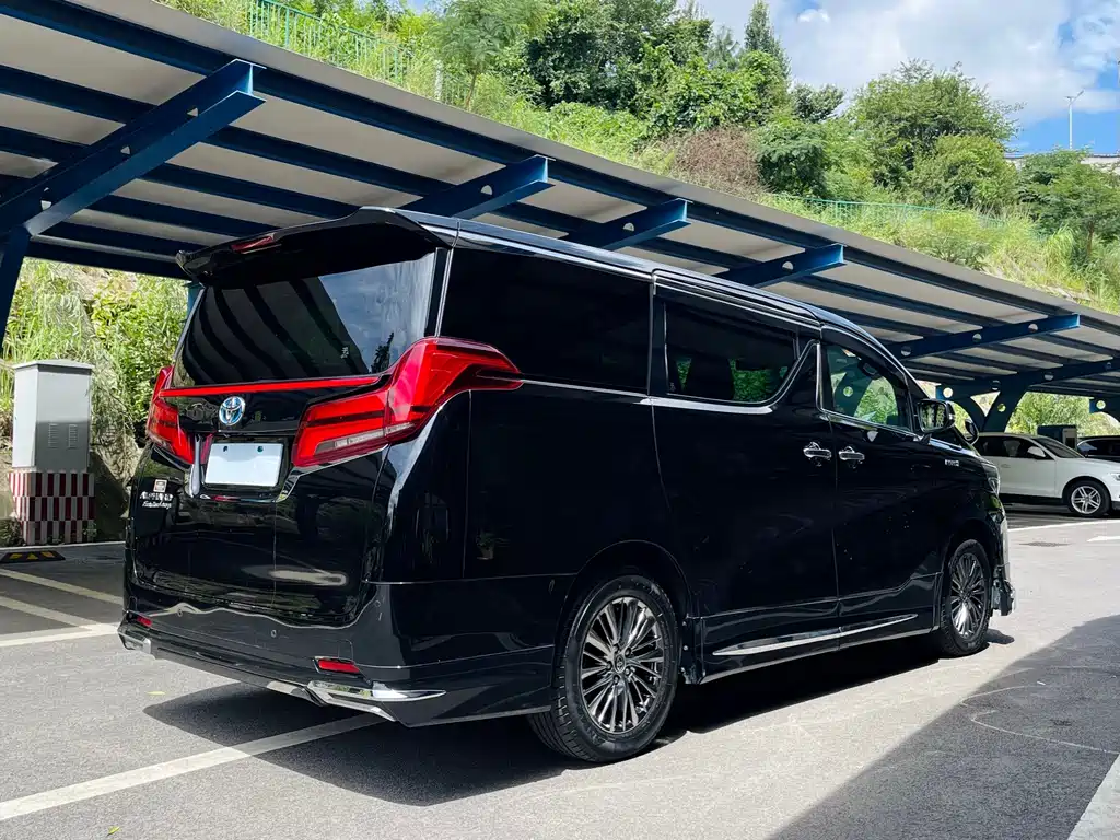 Toyota Alphard — фото 8