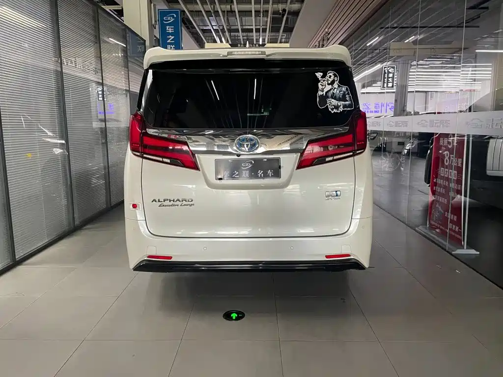 Toyota Alphard — фото 5