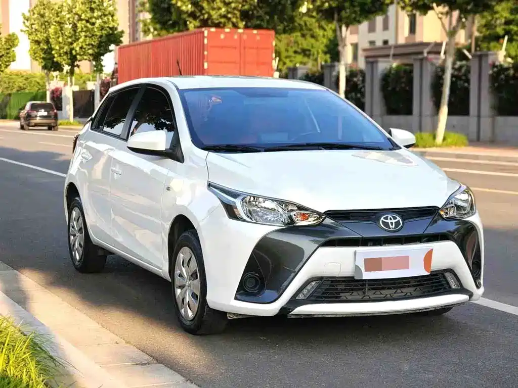 Toyota Yaris L — фото 3