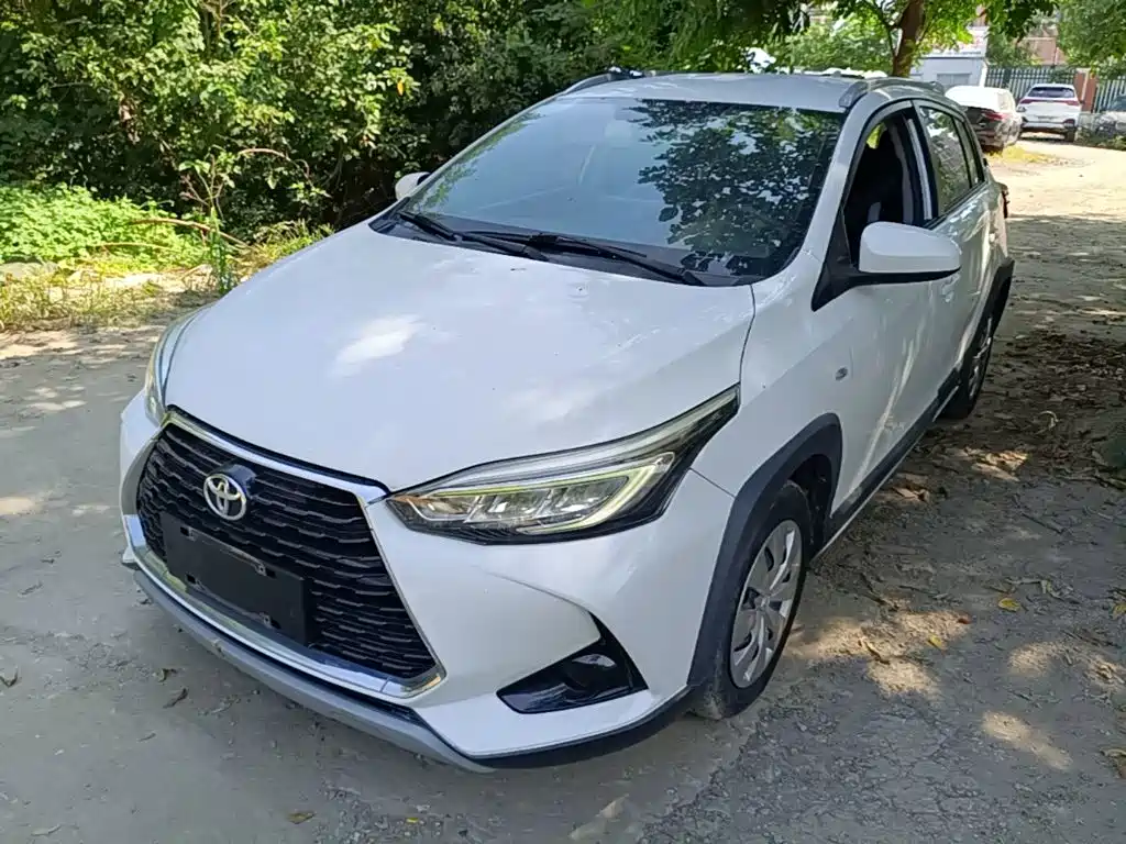 Toyota Yaris L — фото 2