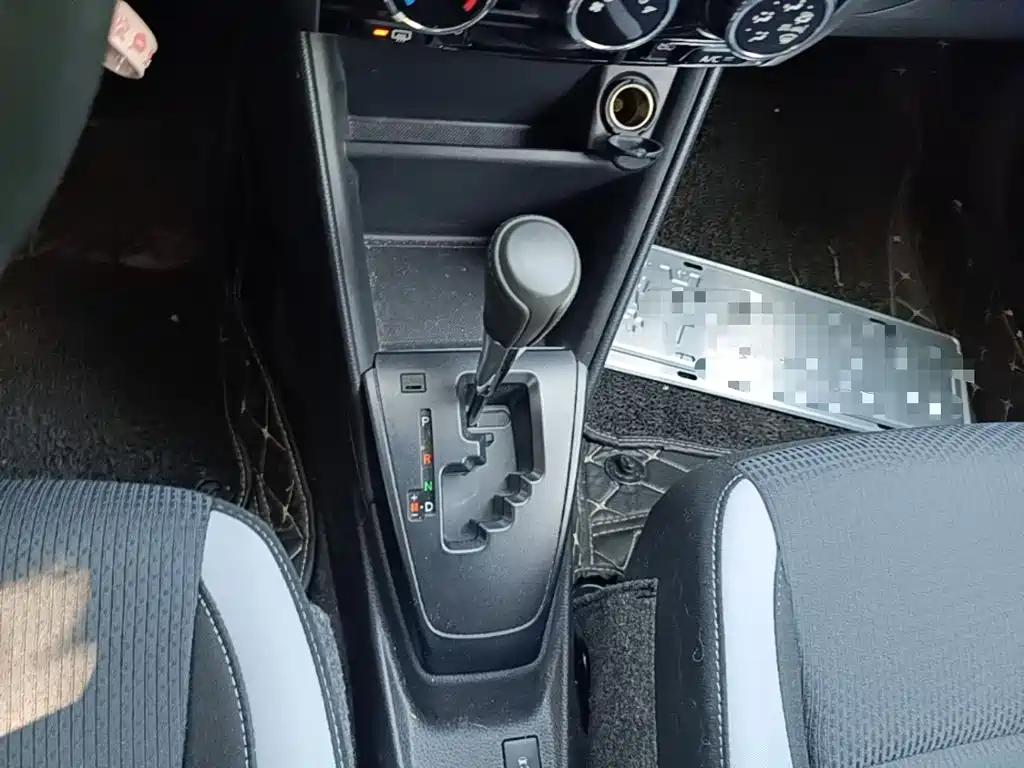 Toyota Yaris L — фото 14