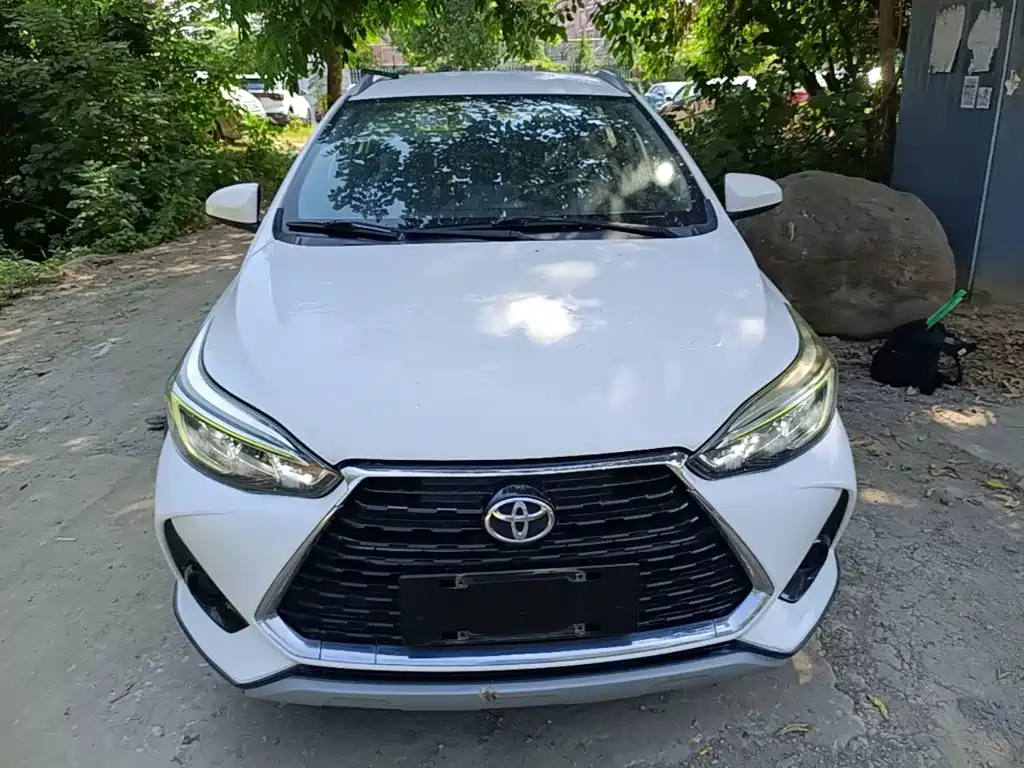 Toyota Yaris L — фото 3