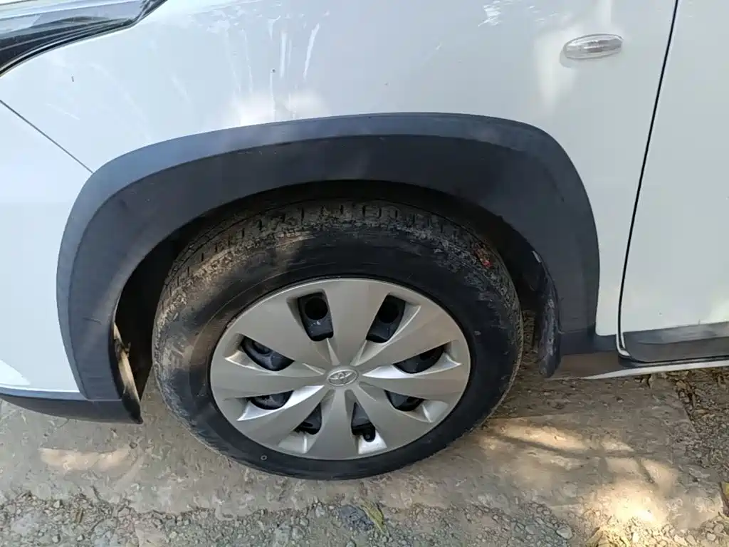 Toyota Yaris L — фото 23