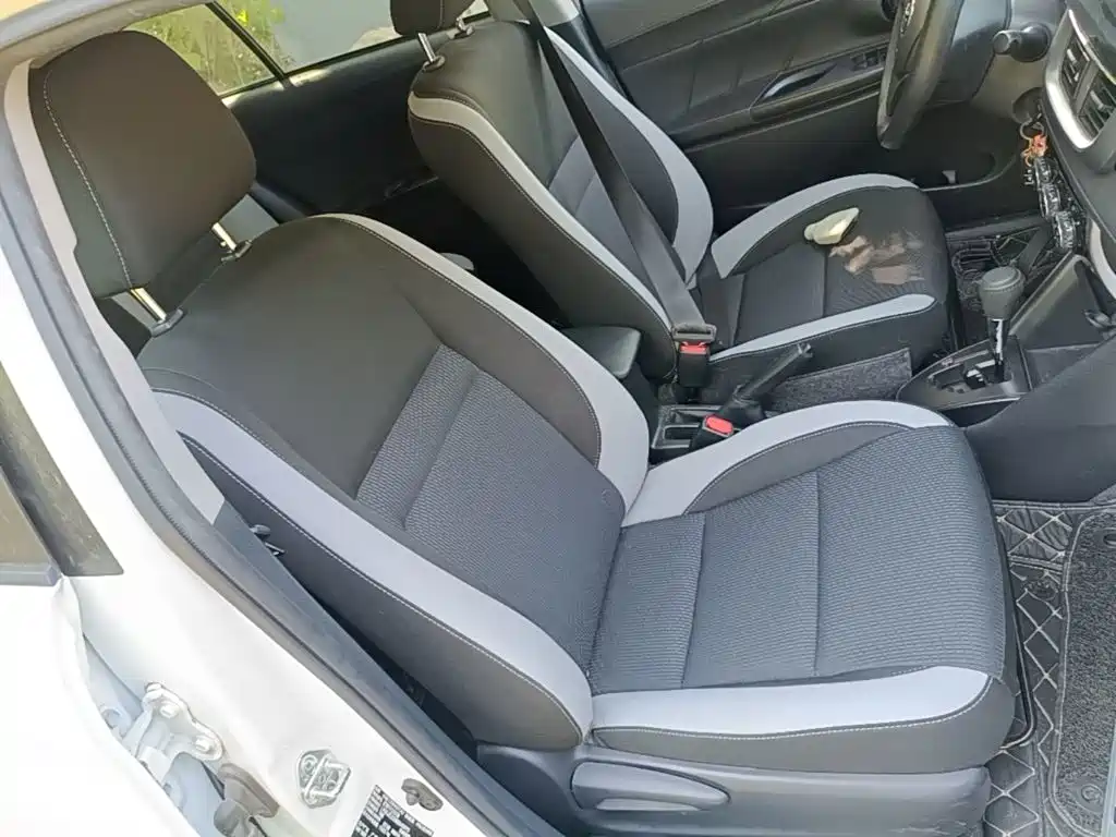 Toyota Yaris L — фото 25