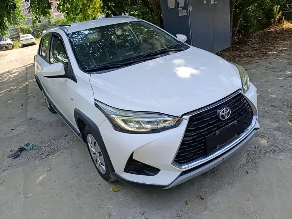Toyota Yaris L — фото 4