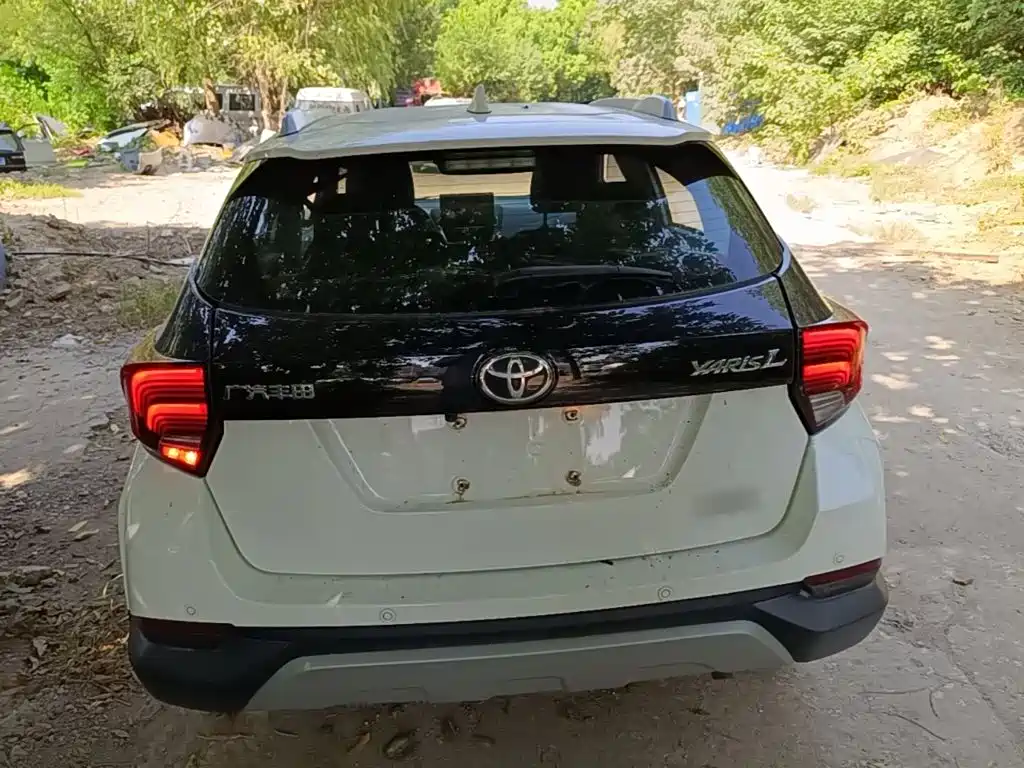 Toyota Yaris L — фото 6