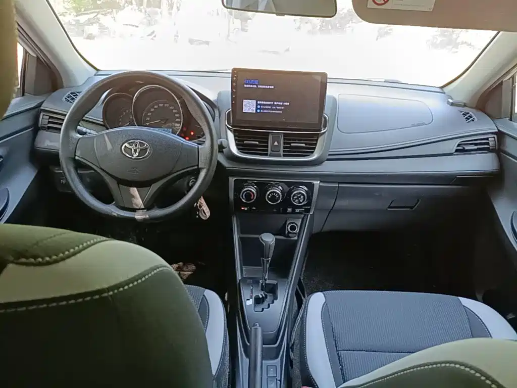 Toyota Yaris L — фото 10