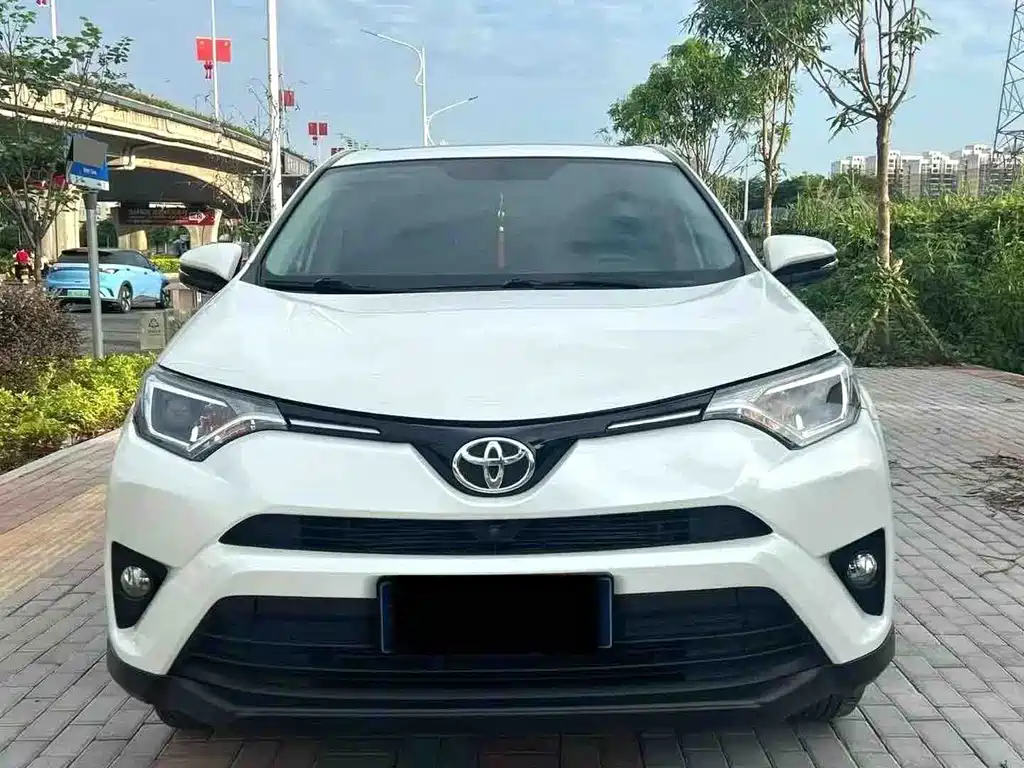 Toyota RAV4 — фото 2