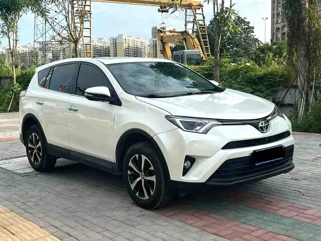 Toyota RAV4 — фото 3