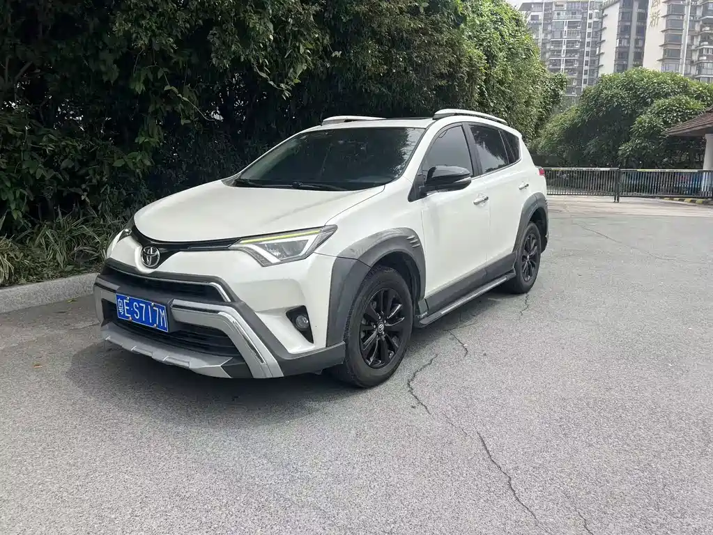 Toyota RAV4 — фото 2