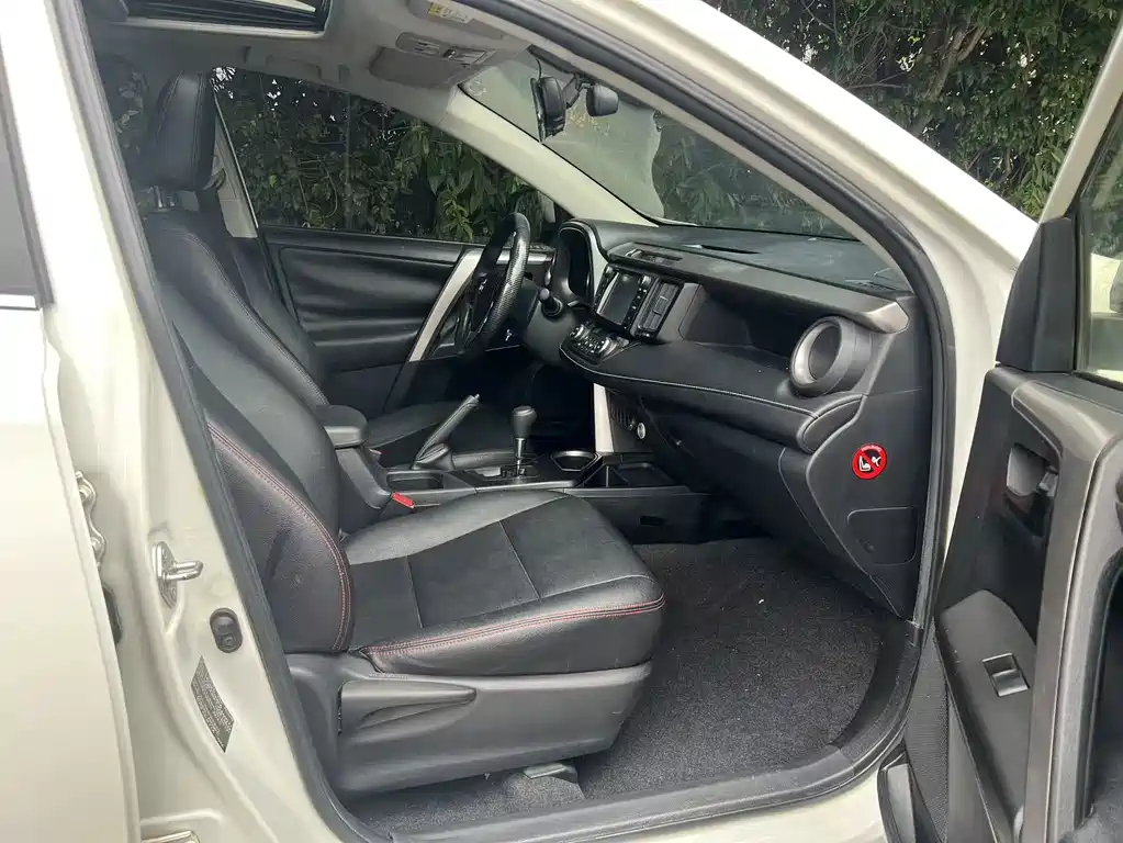 Toyota RAV4 — фото 3