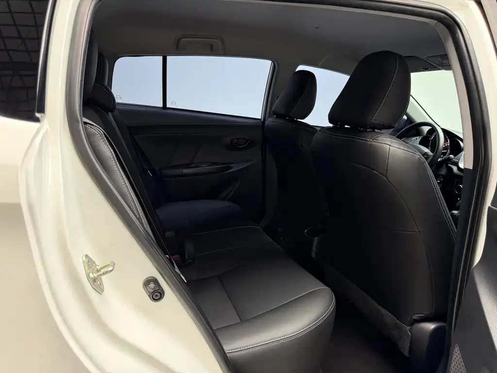 Toyota Yaris L — фото 17