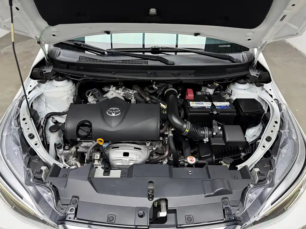Toyota Yaris L — фото 18