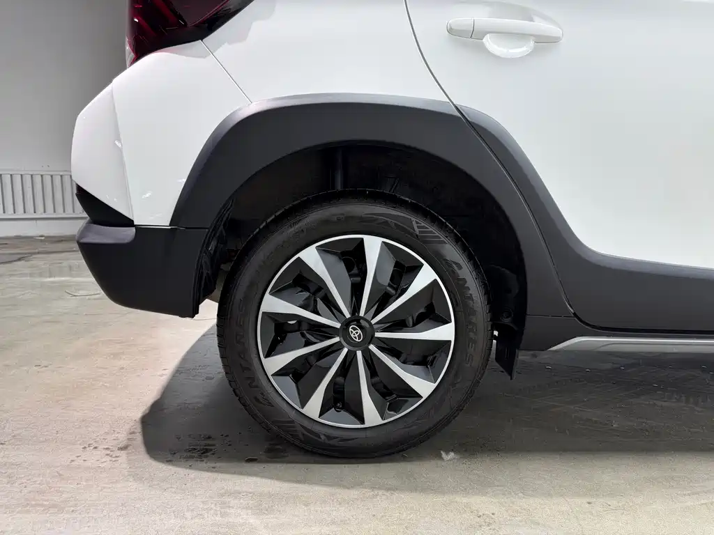 Toyota Yaris L — фото 22