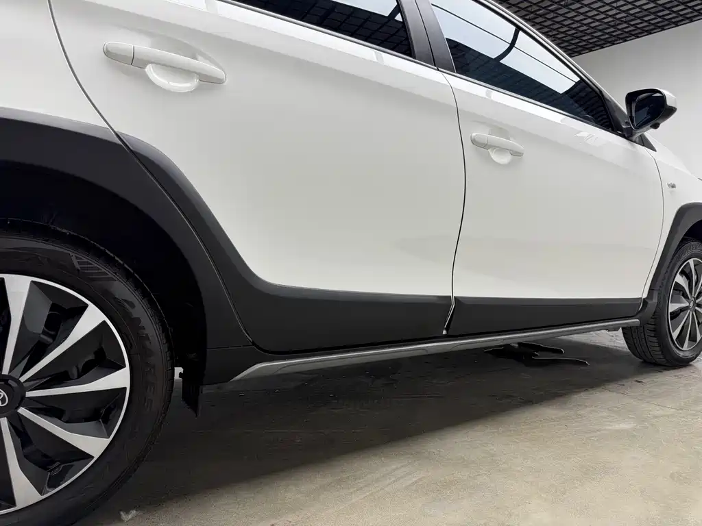 Toyota Yaris L — фото 23