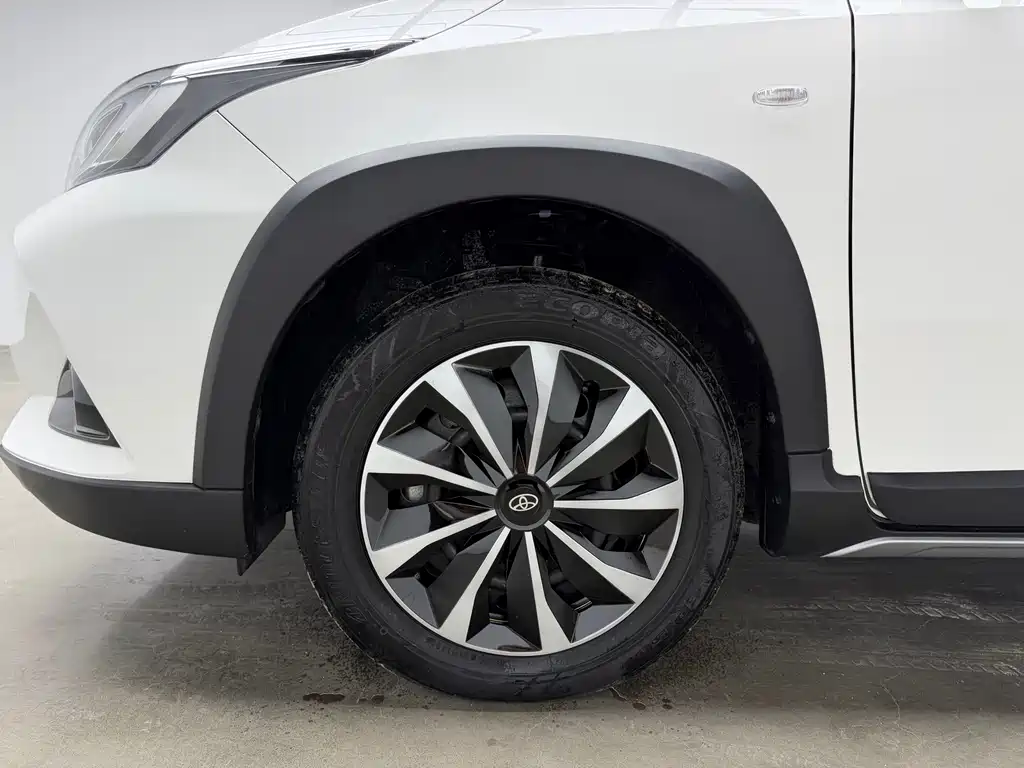 Toyota Yaris L — фото 24