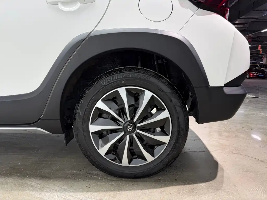 Toyota Yaris L — фото 25