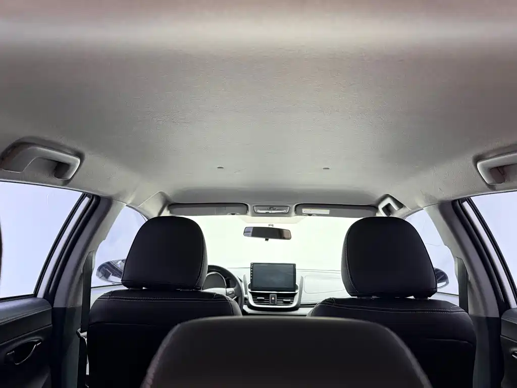 Toyota Yaris L — фото 26