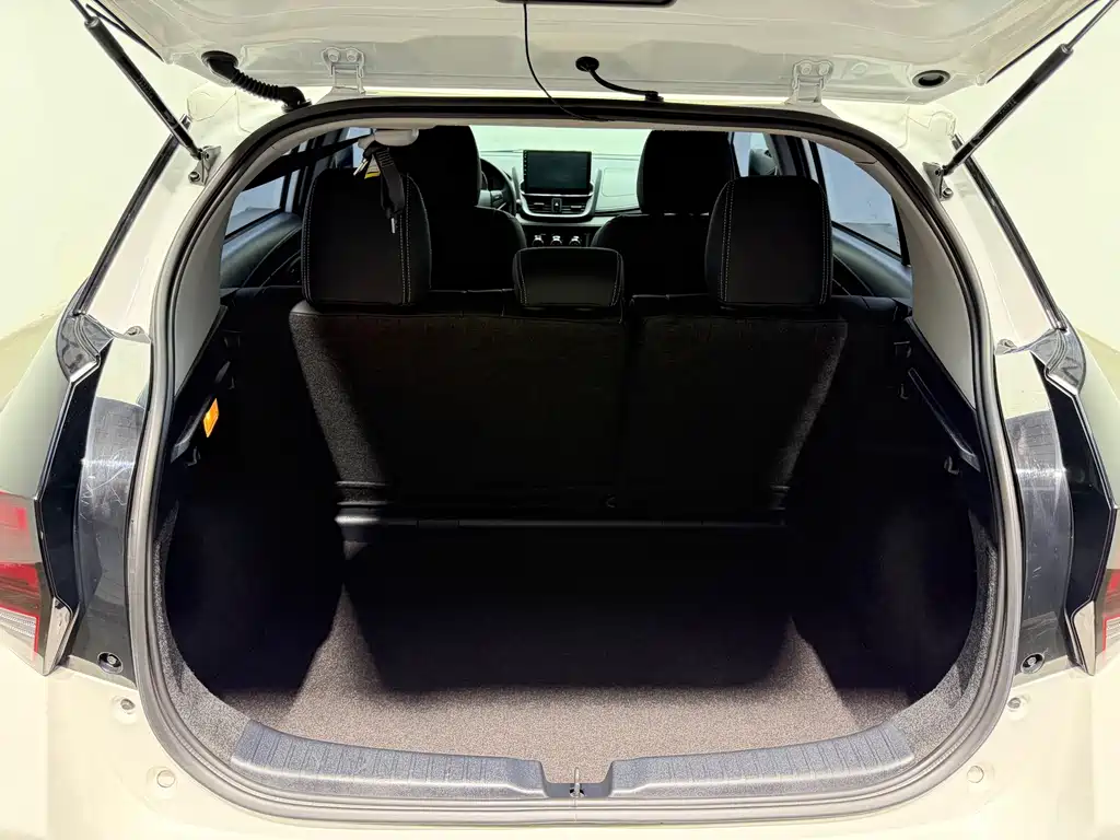 Toyota Yaris L — фото 28