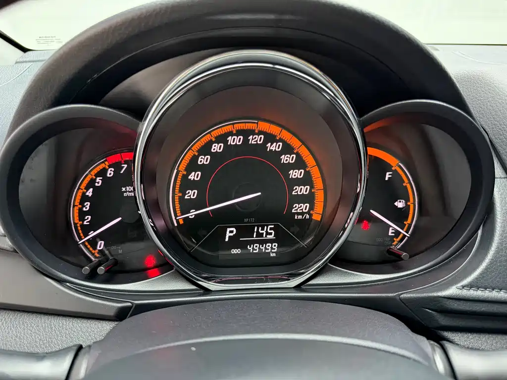 Toyota Yaris L — фото 4