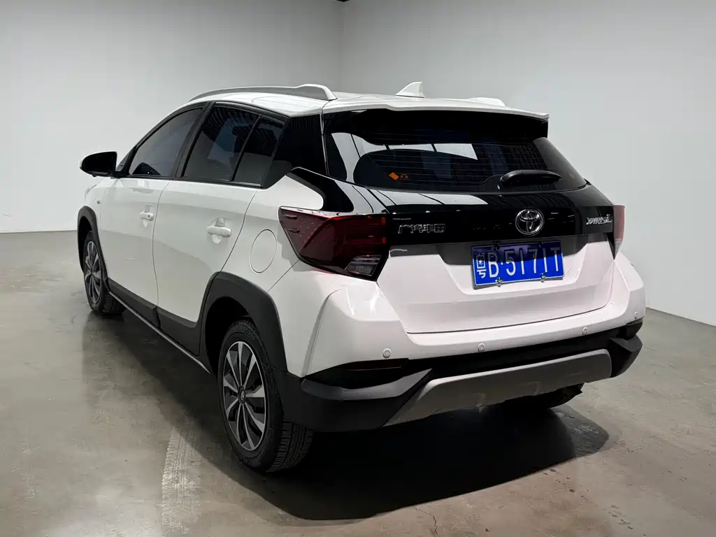 Toyota Yaris L — фото 32