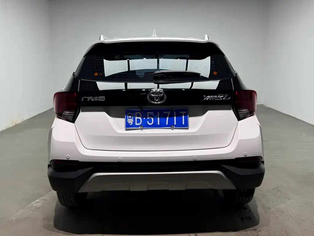 Toyota Yaris L — фото 33