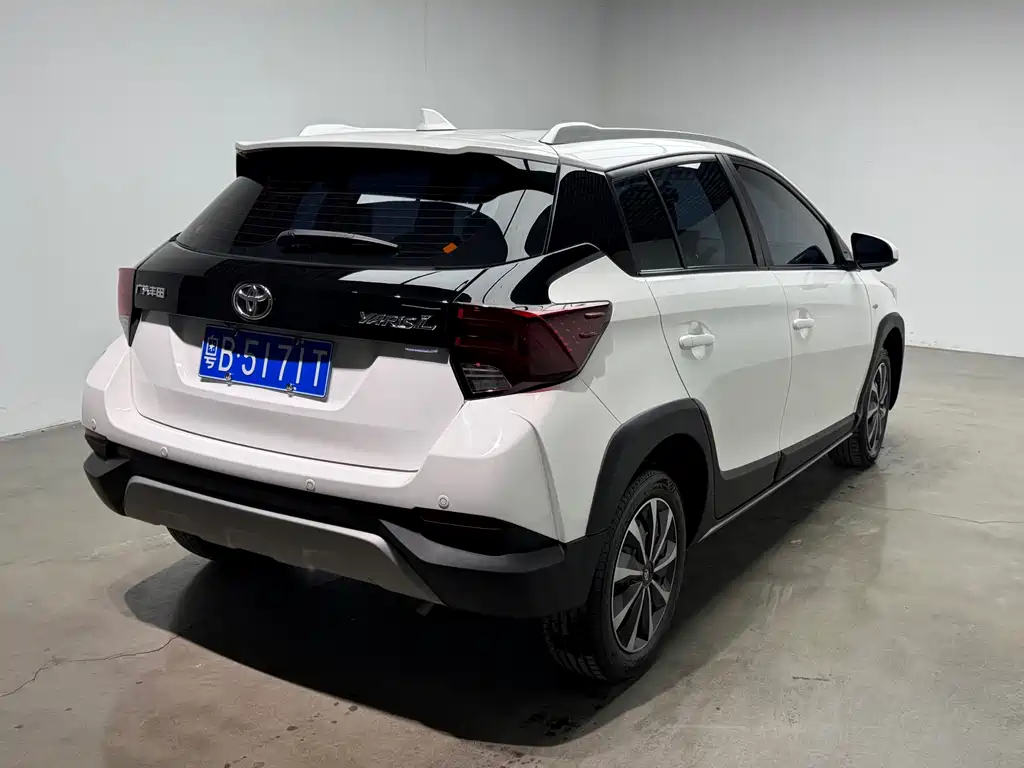 Toyota Yaris L — фото 34