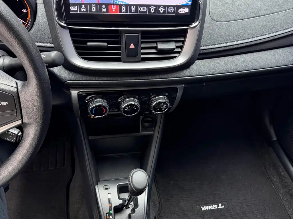 Toyota Yaris L — фото 10