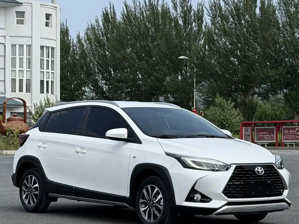 Toyota Yaris L — фото 3