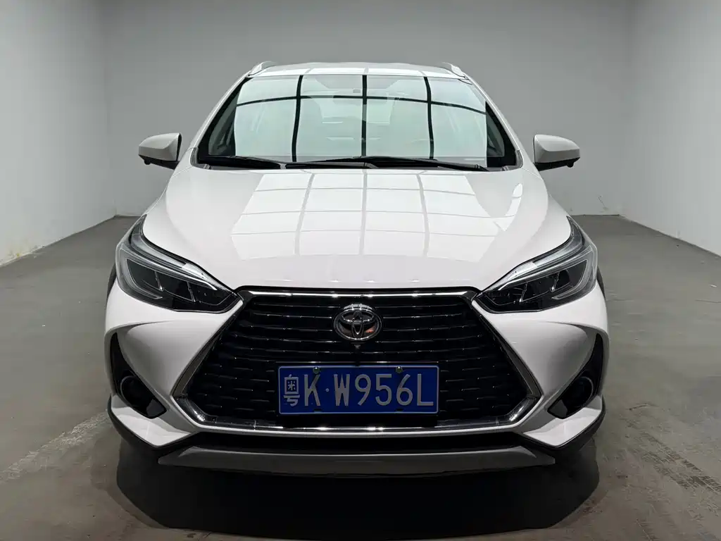 Toyota Yaris L — фото 2