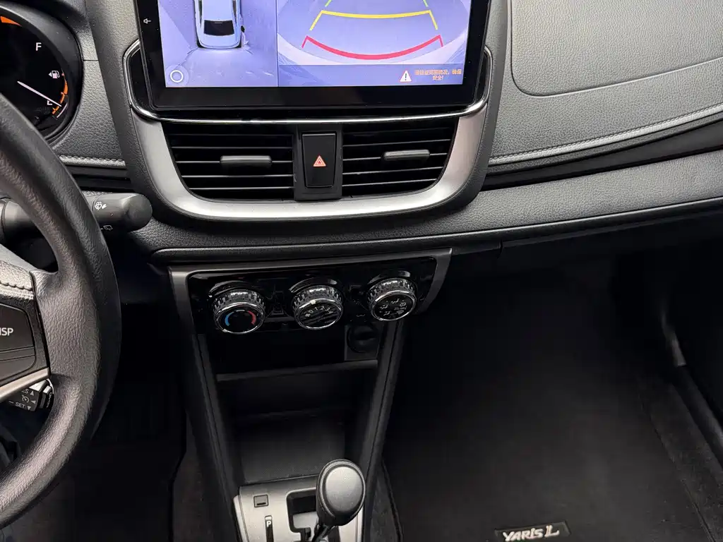 Toyota Yaris L — фото 11
