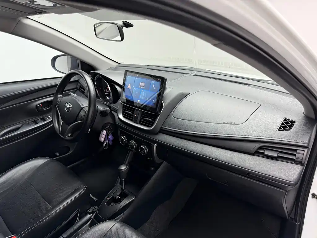 Toyota Yaris L — фото 17