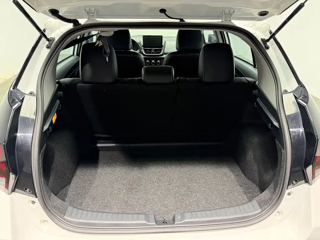 Toyota Yaris L — фото 18