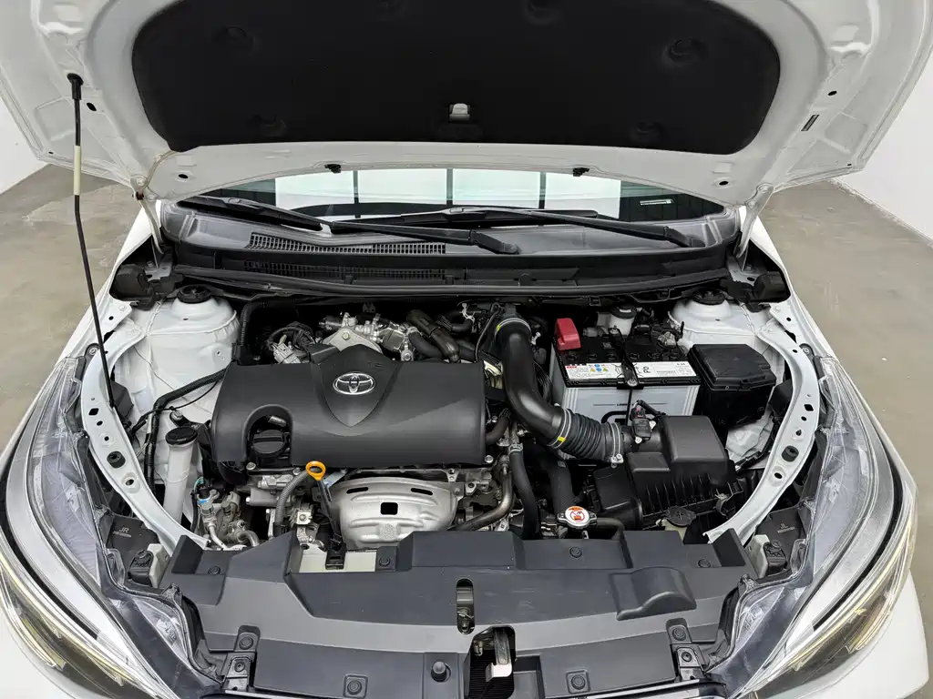Toyota Yaris L — фото 22