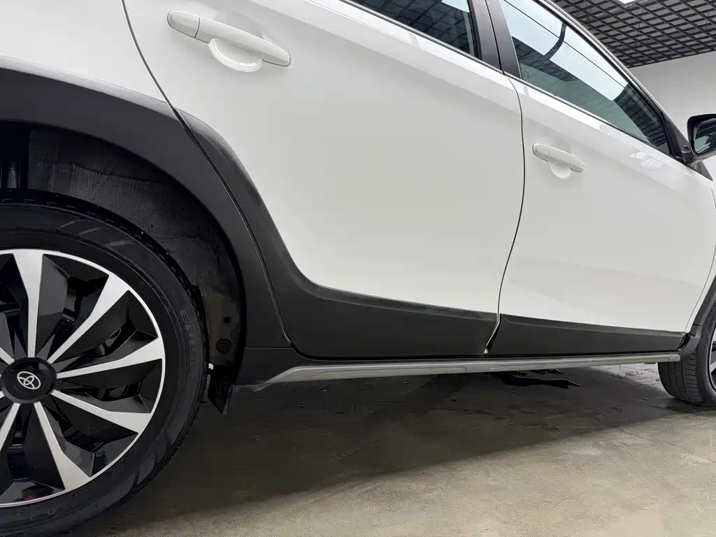 Toyota Yaris L — фото 25