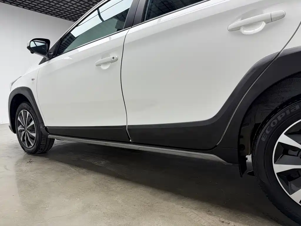 Toyota Yaris L — фото 31
