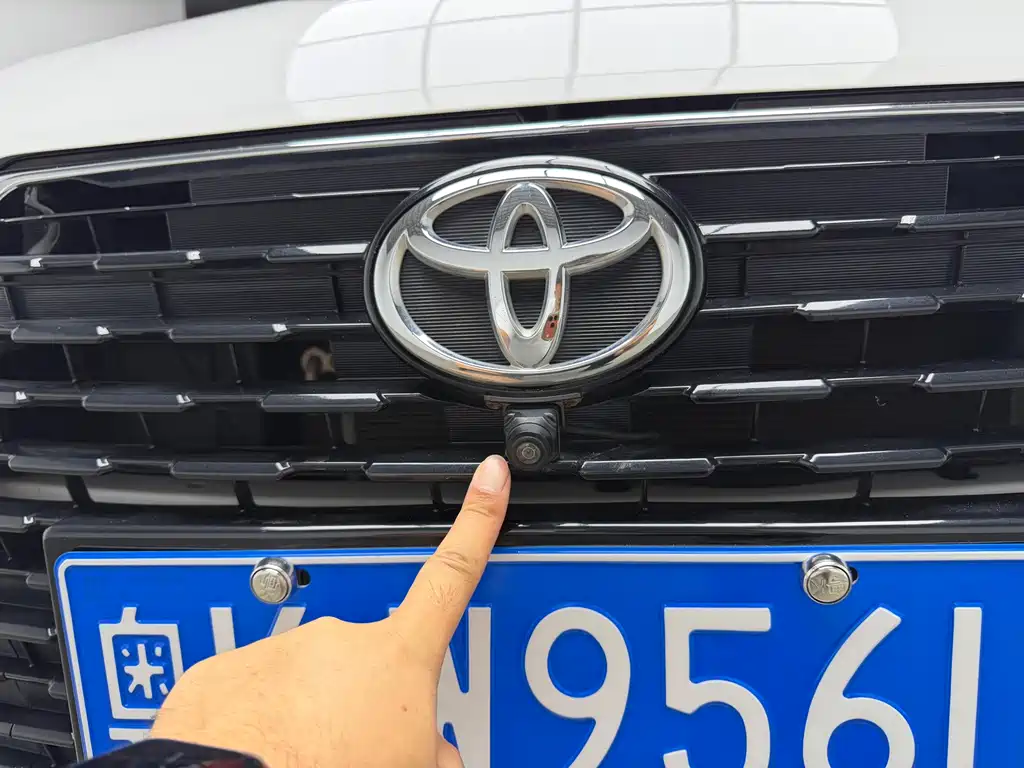 Toyota Yaris L — фото 34